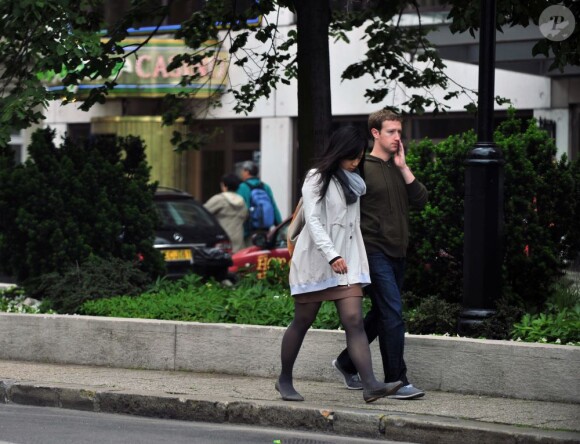 Mark Zuckerberg et Priscilla Chan se promènent dans les rues de Budapest en Hongrie, le 28 mai 2013.