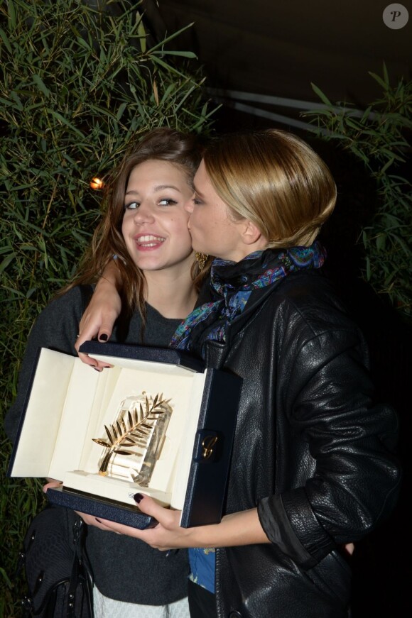 Adèle Exarchopoulos et Léa Seydoux lors de la soirée Magnum après la cérémonie de clôture du Festival de Cannes le 26 mai 2013