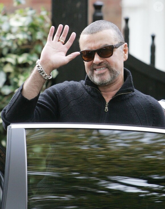Le chanteur George Michael quitte son domicile pour rejoindre la salle Earls Court pour son dernier concert à Londres, le 17 octobre 2012.