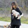 Monica Cruz (enceinte) va se promener avec ses chiens à Madrid, le 20 février 2013