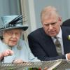 La reine Elizabeth II et le prince Andrew à la course de chevaux Investec Derby à Epsom au Royaume-Uni. Le 1 er juin 2013.