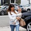 Kourtney Kardashian et sa fille Penelope à Los Angeles, le 3 juin 2013.