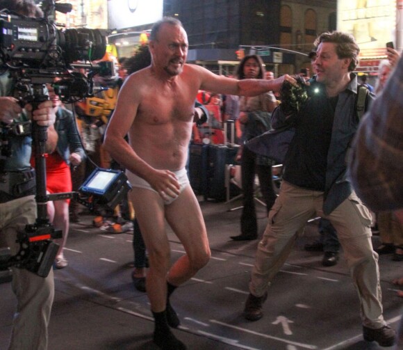 Michael Keaton en action sur le tournage de Birdman à New York, le 1er juin 2013.