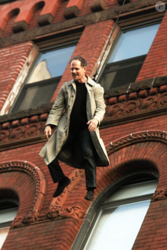 Michael Keaton en cascade sur le tournage de Birdman à New York, le 1er juin 2013.