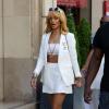 Rihanna, radieuse en plein Paris pour une petite après-midi shopping. Le 4 juin 2013.