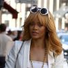 De passage a Paris, la chanteuse Rihanna s'est rendue mardi apres midi chez Chanel ainsi qu'a la boutique Colette pour faire du shopping. Ensuite c'est au celebre restaurant L'Avenue qu'elle a dejeune avant de repartir a son hotel 04/06/2013