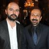 Le réalisateur Ashgar Farhadi et son acteur Ali Mosaffa lors de la remise au cinéaste iranien de la médaille Grand Vermeil de la Ville de Paris par le maire Bertrand Delanoë à Paris le 6 juin 2013