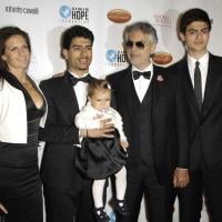 Andrea Bocelli : Très fier entouré de sa fiancée et ses enfants sur leur 31