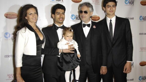 Andrea Bocelli : Très fier entouré de sa fiancée et ses enfants sur leur 31