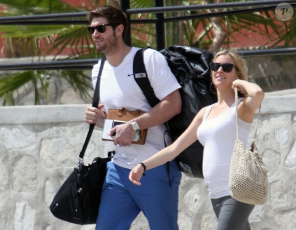 Exclusif - Kristin Cavallari (enceinte) et son petit ami Jay Cutler à Cabo San Lucas, le 10 février 2012.