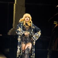 Rihanna : Divine et sexy en concert devant Laeticia Hallyday et ses filles