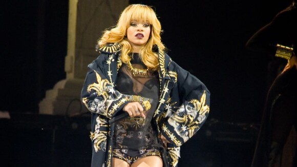 Rihanna : Divine et sexy en concert devant Laeticia Hallyday et ses filles