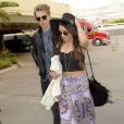  A copier : l'allure bohème de Vanessa Hudgens en capeline et sac à franges  