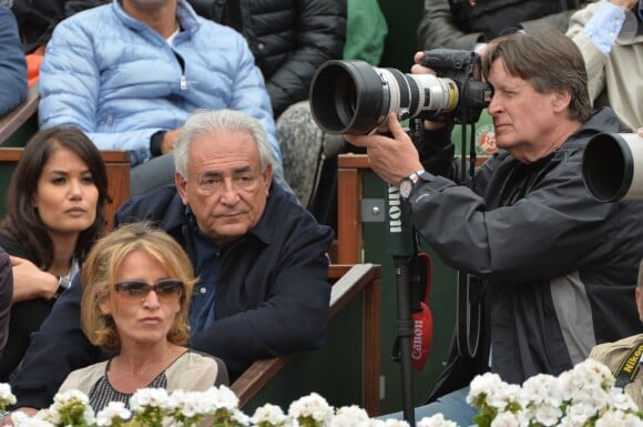 Dominique Strauss-Kahn et Myriam L'Aouffir dans les tribunes du tournoi de Roland-Garros 2013 pour la finale opposant Rafael Nadal à David Ferrer, à Paris le 9 juin 2013.