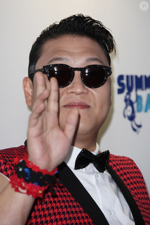 Psy pose avant le concert Summertime Ball organisé par Capital FM au stade de Wembley à Londres le 9 juin 2013.