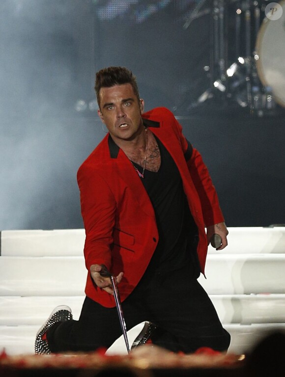 Robbie Williams lors du Summertime Ball organisé par Capital FM au stade de Wembley à Londres le 9 juin 2013.