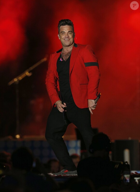 Robbie Williams lors du Summertime Ball organisé par Capital FM au stade de Wembley à Londres le 9 juin 2013.