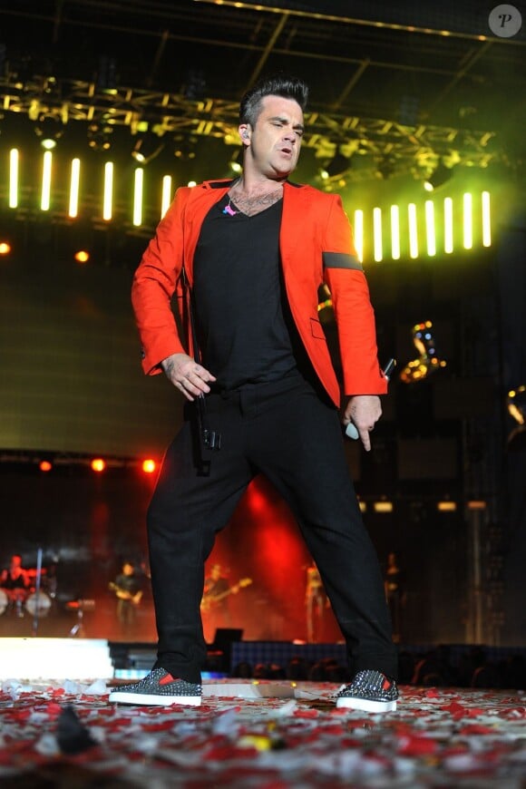 Robbie Williams lors du Summertime Ball organisé par Capital FM au stade de Wembley à Londres le 9 juin 2013.