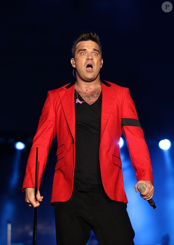 Robbie Williams lors du Summertime Ball organisé par Capital FM au stade de Wembley à Londres le 9 juin 2013.