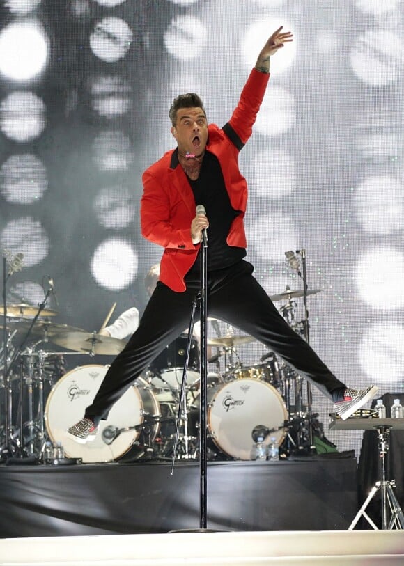 Le chanteur Robbie Williams lors du Summertime Ball organisé par Capital FM au stade de Wembley à Londres le 9 juin 2013.