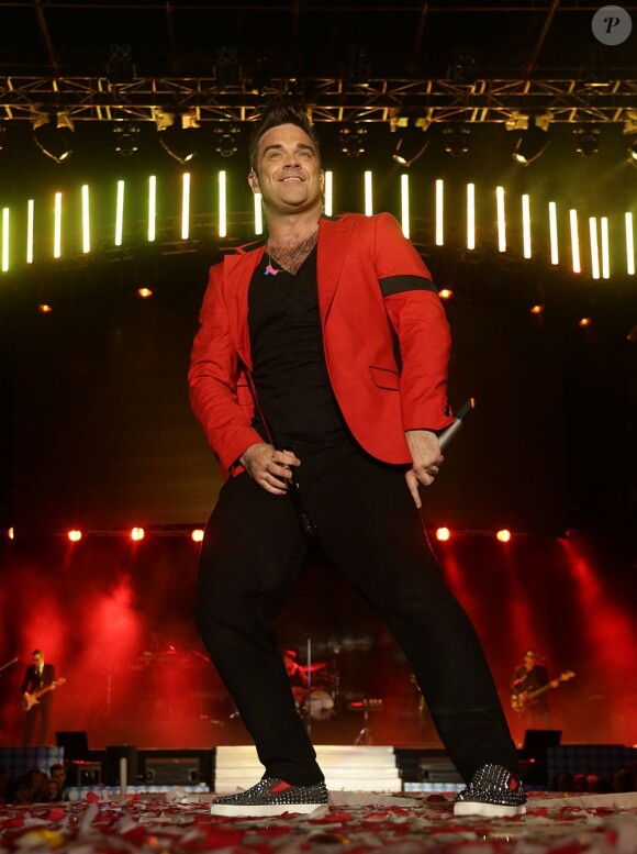 Robbie Williams lors du Summertime Ball organisé par Capital FM au stade de Wembley à Londres le 9 juin 2013.