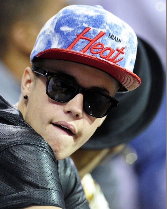 Le chanteur Justin Bieber assiste au match de basket Miami Heat / Indiana Pacers à Miami, le 3 juin 2013.
