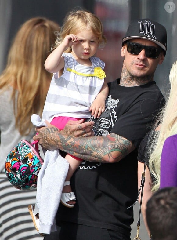Carey Hart et Willow s'amusent en famille à Venice Beach, le 9 Juin 2013.