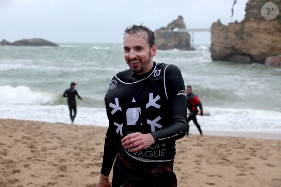 Christophe Willem lors de l'Odyssée du flocon à la vague 2013 à Saint-Jean-de-Luz, le 8 juin 2013
