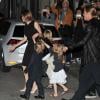 Brad Pitt et Angelina Jolie quittent un restaurant Japonais avec leurs enfants Maddox, Zahara, Pax, Shiloh, Vivienne, Knox à l'issue de la première du film "World War Z" à Berlin le 4 juin 2013.