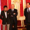 Francois Hollande, Jamel Debbouze et Marc Ladreit de Lacharrière lors de la remise du prix de l'audace  artistique et culturelle à l'Elysée, le 12 juin 2013