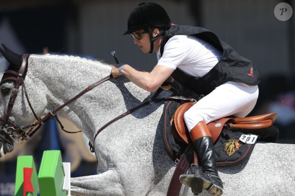 Guillaume Canet sur Jumping Star Callius dans le Prix Licarzo CSI 1*, première épreuve du Jumping international de Cannes, qu'il a remporté sur Padisha de Mars le 13 juin 2013 au stade des Hespérides, en marge de son tournage à Nice avec André Téchiné et Catherine Deneuve.