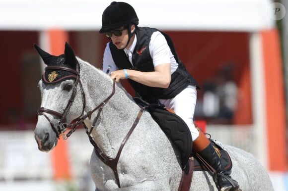Guillaume Canet sur Jumping Star Callius dans le Prix Licarzo CSI 1*, première épreuve du Jumping international de Cannes, qu'il a remporté sur Padisha de Mars le 13 juin 2013 au stade des Hespérides, en marge de son tournage à Nice avec André Téchiné et Catherine Deneuve.