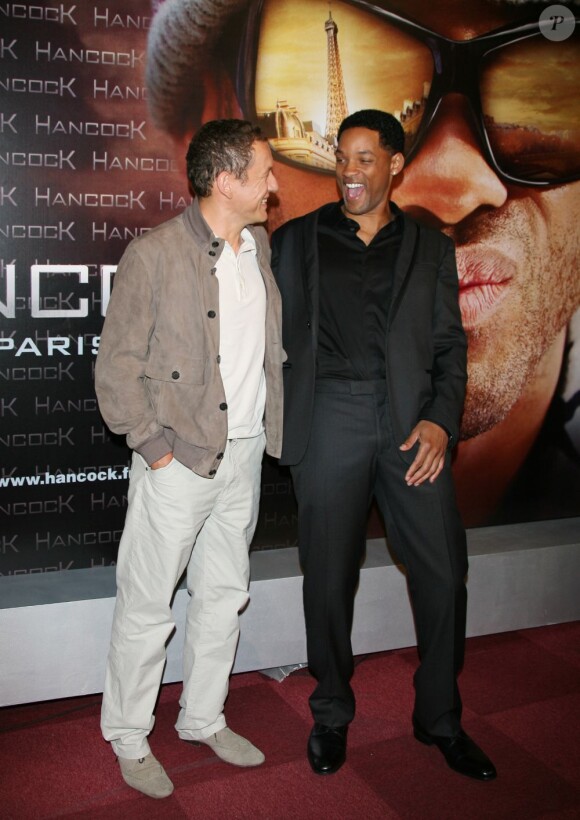 Dany Boon et Will Smith lors de la présentation du film Hancock à Paris le 16 juin 2008