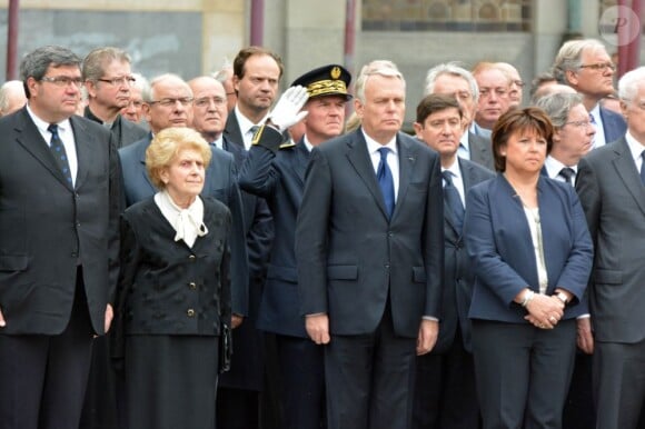 Gilberte Mauroy et son fils Fabien, Jean-Marc Ayrault, Martine Aubry lors de l'hommage à Pierre Mauroy à Lille le 13 juin 2013.