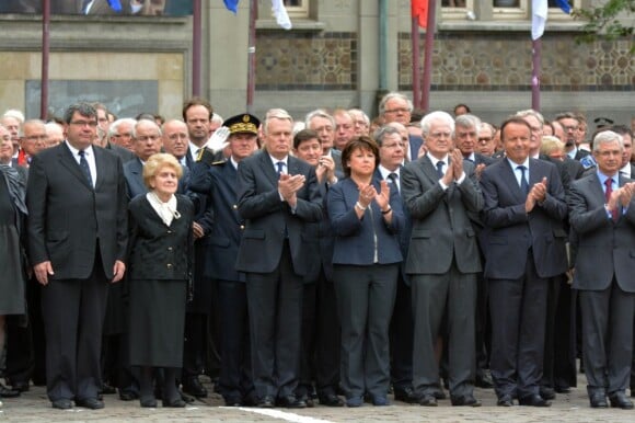 Gilberte Mauroy et son fils Fabien, Jean-Marc Ayrault, Martine Aubry, Lionel Jospin, Claude Bartolone lors de l'hommage à Pierre Mauroy à Lille le 13 juin 2013.