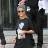 Rihanna quitte l'hôtel Lowry à Manchester. Le 13 juin 2013.