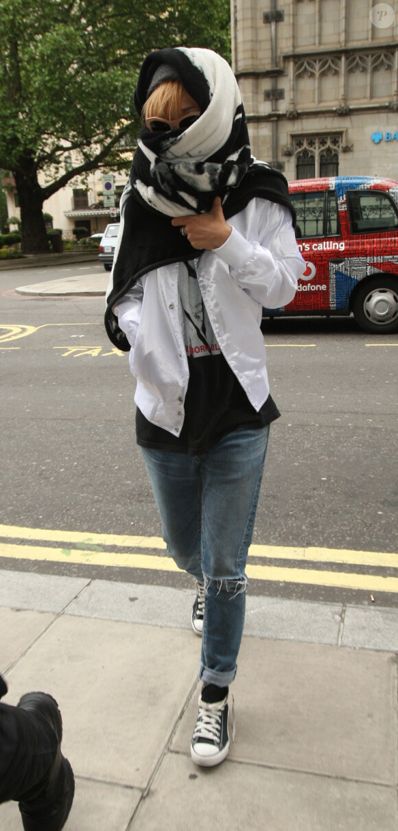 Rihanna arrive à son hôtel à Londres. Le 14 juin 2013.