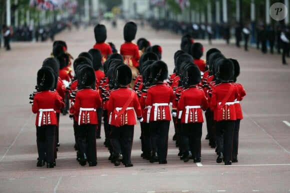 Image, à Londres le 15 juin 2013, de la cérémonie Trooping the Colour, à la gloire des forces armées et de l'anniversaire de la souveraine.