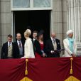  La famille royale britannique au balcon de Buckingham Palace pour le final de la parade militaire Trooping the Colour le 15 juin 2013 à Londres en l'honneur de l'anniversaire officiel de la monarque, Elizabeth II. Il s'agissait de la dernière apparition publique officielle de Kate Middleton, duchesse de Cambridge, avant d'accoucher en juillet de son premier enfant. 