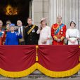  La famille royale britannique au balcon de Buckingham Palace pour le final de la parade militaire Trooping the Colour le 15 juin 2013 à Londres en l'honneur de l'anniversaire officiel de la monarque, Elizabeth II. Il s'agissait de la dernière apparition publique officielle de Kate Middleton, duchesse de Cambridge, avant d'accoucher en juillet de son premier enfant. 