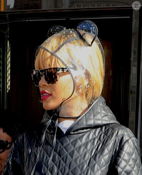 Rihanna à la sortie de son hôtel londonien le 15 juin 2013.