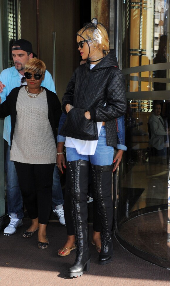 Rihanna, épatante, à la sortie de son hôtel londonien le 15 juin 2013.