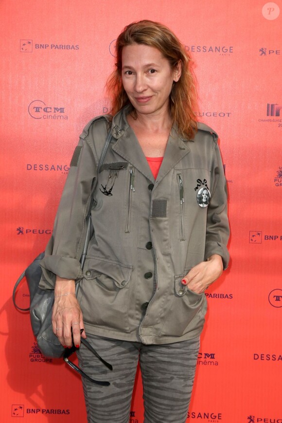 Exclusif - Emmanuelle Bercot, réalisatrice du film Elle s'en va au Champs-Elysées Film Festival, Paris, le 16 juin 2013.