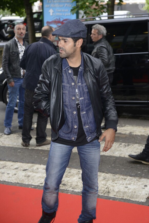 Jamel Debbouze arrive à la première du film Né quelque part à Rosny le 17 juin 2013.
