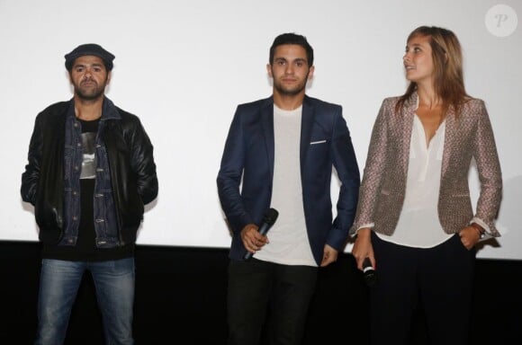 Jamel Debbouze, Malik Bentalha et Julie de Bona lors de la première du film Né quelque part à Rosny le 17 juin 2013.