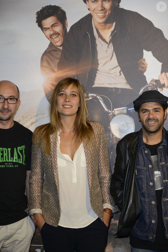 Fatsah Bouyahmed, Julie de Bona, Jamel Debbouze lors de la première du film Né quelque part à Rosny le 17 juin 2013.