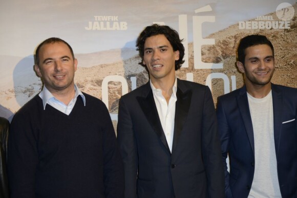 Mohamed Hamidi, Tewfik Jallab, Malik Bentalha lors de la première du film Né quelque part à Rosny le 17 juin 2013.