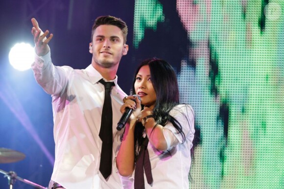 Baptiste Giabiconi et Anggun lors du concert M6 Music Live à Issy-les-Moulineaux le 15 juin 2013