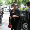 Kim Kardashian (enceinte) et sa mère Kris Jenner sont allées déjeuner au George V avant de se rendre au studio de Karl Lagerfeld "L7". Paris, le 22 mai 2013.