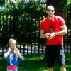 Martin Kirsten dans un parc avec Leni, fille aînée d'Heidi Klum. New York, le 19 juin 2013.